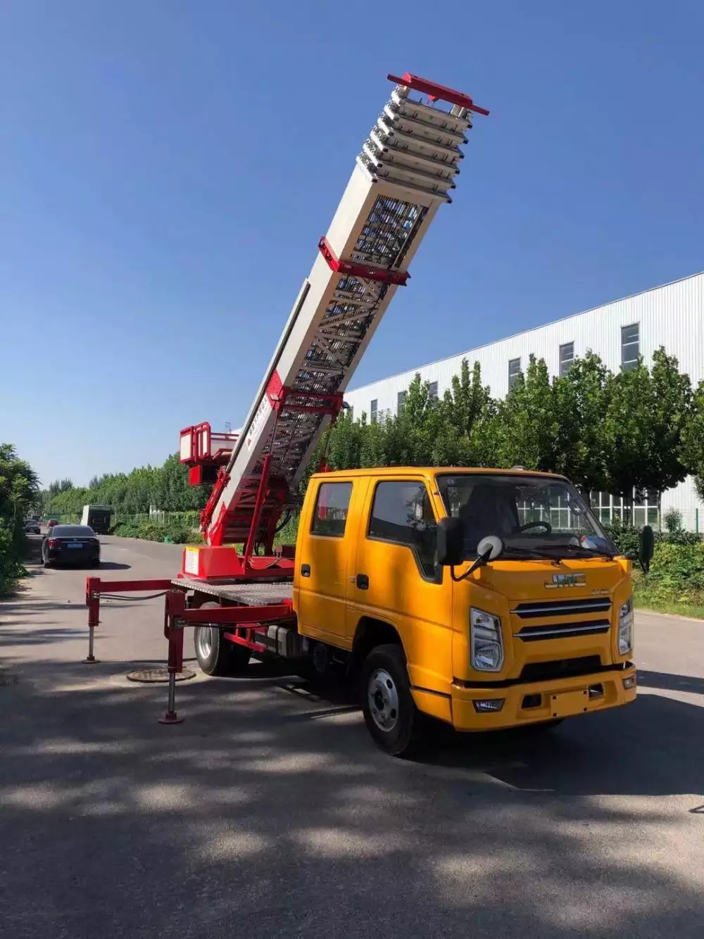 金川附近的云梯车出租服务：轻松解决高空作业需求