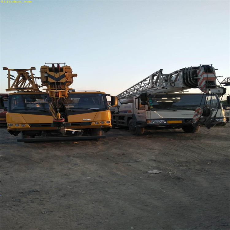 金川吊车吊挖机正确办法